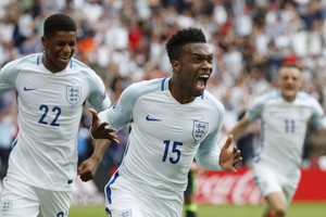 الصحافة الإنجليزية تشيد بتغييرات هودجسون في الفوز على ويلز