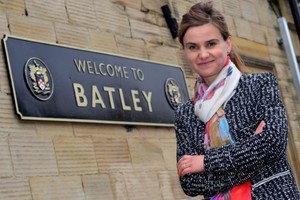 رئيس الوزراء البريطاني يزور الدائرة الانتخابية للنائبة القتيلة