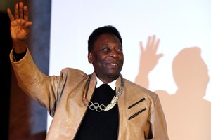 بيليه يدافع عن دونغا ويشيد بخليفته تيتي