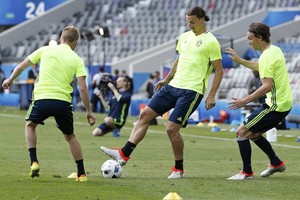 كونتي مدرب ايطاليا: ابراهيموفيتش يمكنه التميز والتألق في أي دوري