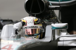 هاميلتون يفرض هيمنته على تجارب سباق أوروبا في باكو