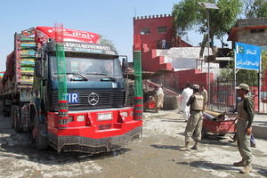 إعادة فتح الحدود بين افغانستان وباكستان
