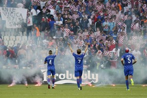 نيران جماهير كرواتيا تحرج الأمن الفرنسي