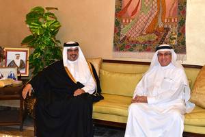 بالصور... ولي العهد يزور مجلس نبيل يعقوب الحمر