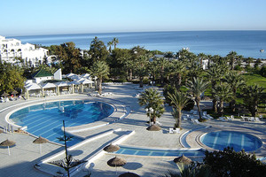 الروس يمنحون السياحة بتونس قبلة الحياة 