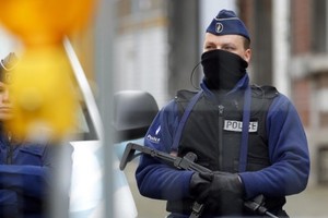 شرطة بلجيكا تعتقل 12 شخصا يشتبه بأنهم يدبرون لهجمات