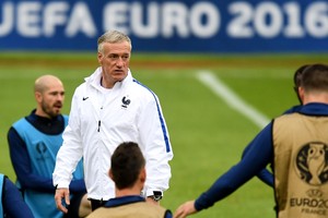 ديشامب مدرب فرنسا يتوقع مباراة مفتوحة أمام سويسرا