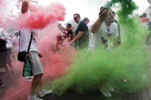 اشتباكات بين الجماهير والشرطة الفرنسية قبل لقاء المجر وأيسلندا