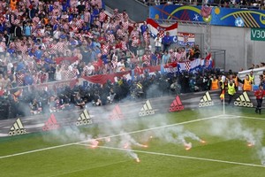 اليويفا يبدأ إجراءات انضباطية ضد كرواتيا بسبب شغب الجماهير