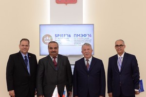 سلمان بن خليفة  يشارك في منتدى سانت بطرسبرغ الاقتصادي الدولي ويلتقي مسئولين 