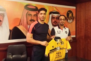 ميرزا عبدالله يُجدد تعاقده مع 'طائرة الأهلي'