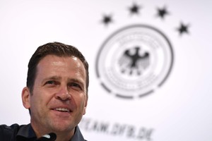 بيرهوف: علينا أن نتحلى بالصبر في مواجهة ايرلندا الشمالية