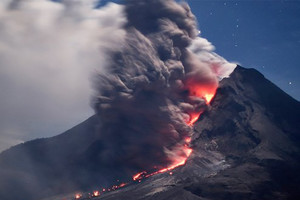 سياحة الكوارث في إندونيسيا للتعريف بهول السيول البركانية