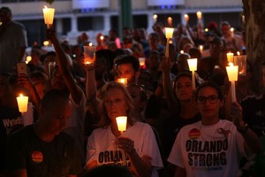 عشرات الآلاف يكرمون ضحايا اعتداء اورلاندو
