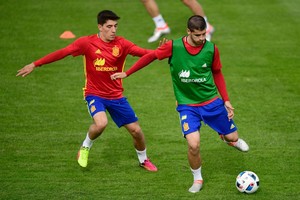 منتخبا إسبانيا وكرواتيا ينقلان تدريباتهما لسوء حالة أرضية استاد بوردو