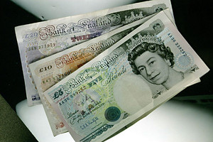 الاسترليني يتجه صوب أكبر مكسب يومي في 7 سنوات