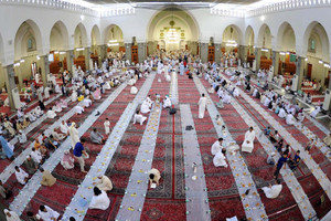 بالصور... مسجد قباء يستقبل آلاف المصلين في شهر رمضان