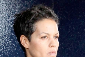 فرصة الطفل الأبيض في التبنِّي أكبر من ذي الأعراق المختلطة