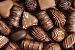 كيف تتحكم في الرغبة الشديدة في تناول البرجر أو البيتزا أو الشوكولاته؟