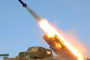 كوريا الشمالية أطلقت صاروخاً يعتقد أنه متوسط المدى