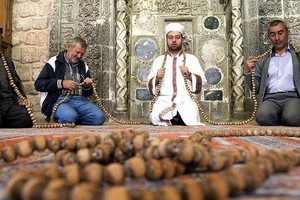 مسبحة عملاقة عمرها 700 عام تجذب المصلين في تركيا