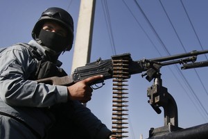 مسلحون يحتجزون عشرات الرهائن في جنوب أفغانستان