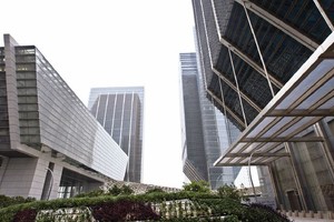 أبو ظبي تشدد على مساهمة القطاع الخاص في برامج تعزيز التنويع الاقتصادي