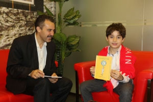 ﻿«حكيم الرحّال» أولى قصص الطفل آدم ذي التسع سنوات