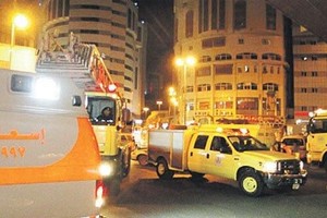 الدفاع المدني السعودي يجلي 64 معتمراً إلى مواقع أخرى حفاظا على سلامتهم