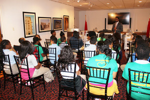 الملحقية الثقافية بواشنطن تعرف طلبة المدارس الأميركية بمملكة البحرين