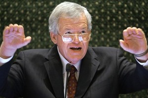 رئيس مجلس النواب الاميركي السابق هاسترت يسلم نفسه للسجن اليوم