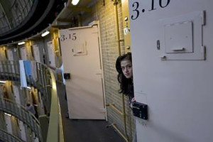 بالصور... هولندا تؤوي طالبي اللجوء مؤقتاً في السجون