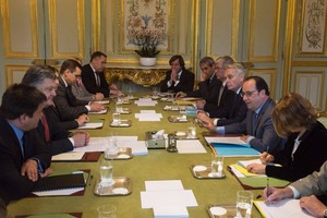 السلطات الفرنسية تتراجع وتسمح بمسيرة نقابية بعد منعها