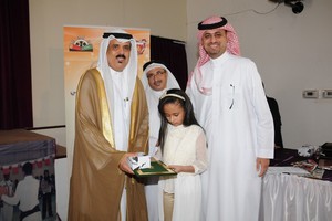 وزير 'التربية' يكرم الخريجين والمتفوقين بالمعهد السعودي البحريني للمكفوفين