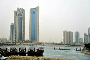 طقس البحرين غدا: حار مع بعض السحب.. ورطب خلال الليل