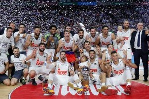 ريال مدريد يتوّج بلقبه الـ33 بدوري كرة السلة الإسباني