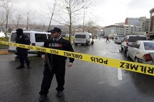 مصادر أمنية: مقتل مدني وإصابة شرطيين في انفجار سيارة بتركيا