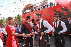 بالصور... سجاد احمر وجوازات دبلوماسية للاعبي ألبانيا