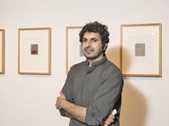 الباكستاني الفائز بجائزة «الفن جميل 4» غلام محمد: اخترعت لغة بصرية من الحروف العربية