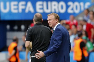 مدرب أيرلندا الشمالية يتحسر على خروج فريقه من دور الـ16 لـ (يورو 2016)