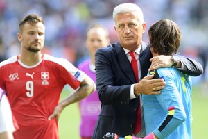 مدرب سويسرا: لم نكن حاسمين أمام المرمى ودفعنا الثمن