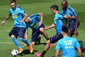 الأزوري يتحدى 'العقدة' الأسبانية في سان دوني