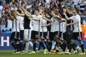 ألمانيا تكتسح سلوفاكيا وتنتظر أسبانيا أو إيطاليا في دور الثمانية بـ'يورو 2016'