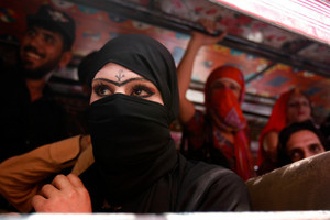 رجال دين باكستانيون يجيزون زواج المتحولين جنسياً بموجب الشريعة الإسلامية