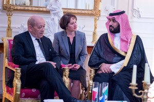 ولي ولي العهد السعودي يبحث مع وزير الدفاع الفرنسي تعزيز العلاقات في المجال الدفاعي ومكافحة الإرهاب