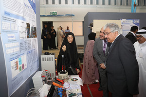 جامعة البحرين تعرض 89 مشروع تخرج بينها 'ميترو' مصغر ورجل آلي