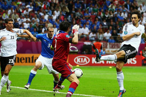 ألمانيا تشعل يورو 2016 فيما تلوح مواجهة إيطاليا الصعبة