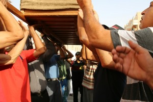 بالصور... تشييع الطفل فراس حسين لمثواه الأخير بمقبرة جدحفص