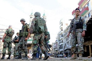الجيش اللبناني يوقف 103 سوريين في عمليات دهم شرق البلاد