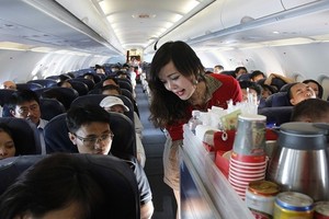 9 حقائق مرعبة لايعلمها المسافرعن خدمات الطائرة!